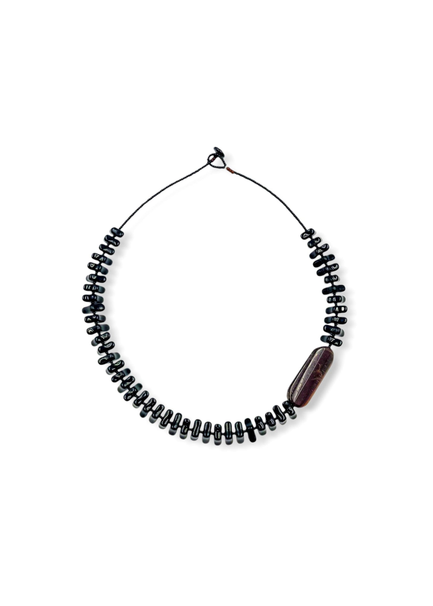 Colares com pedras naturais